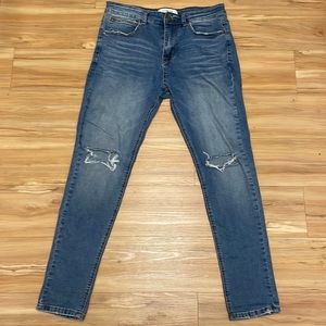 Ease Label Medium Wash Skinny Jean (Size: 32x30)